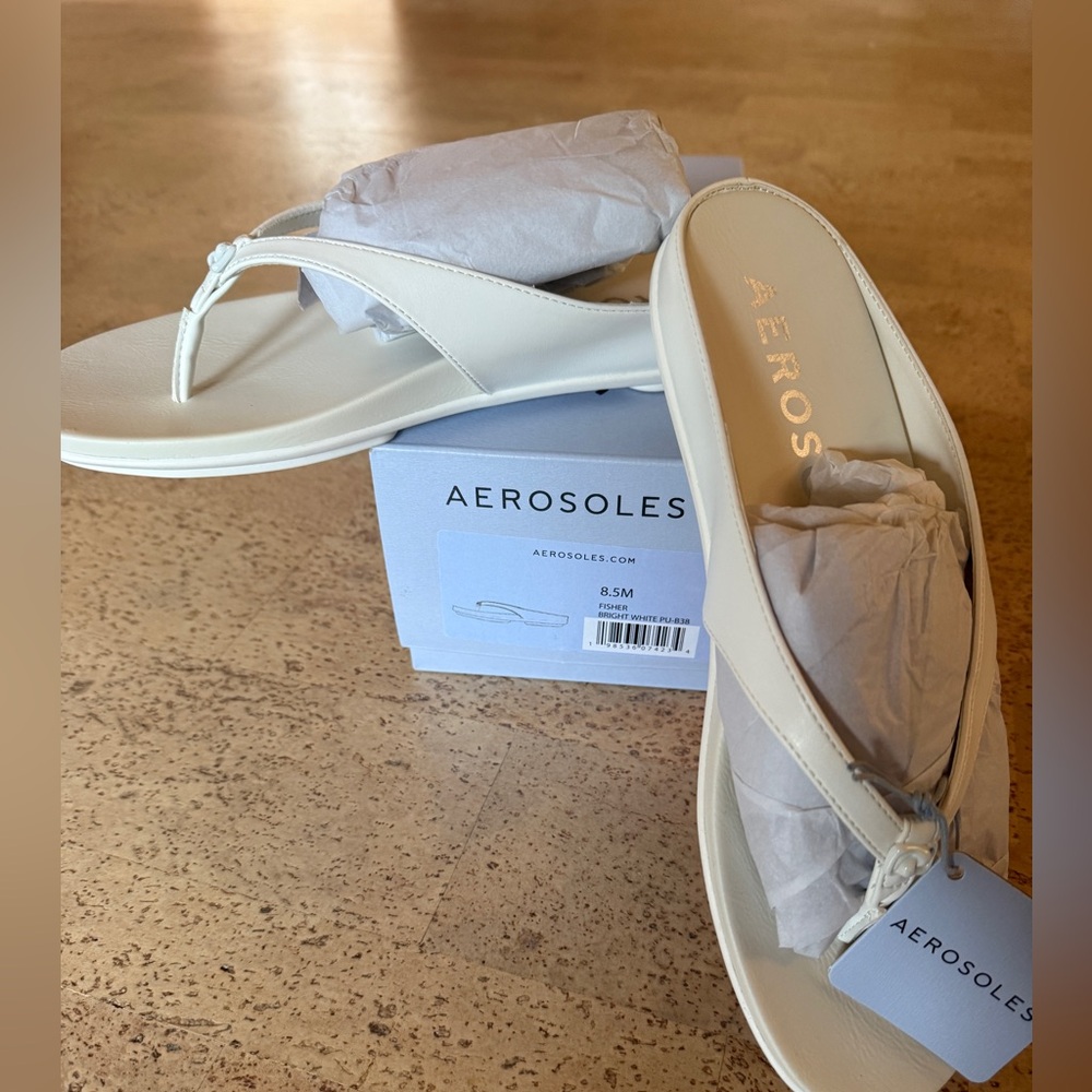Aerosoles Fisher White Thong Sandals, size 8.5